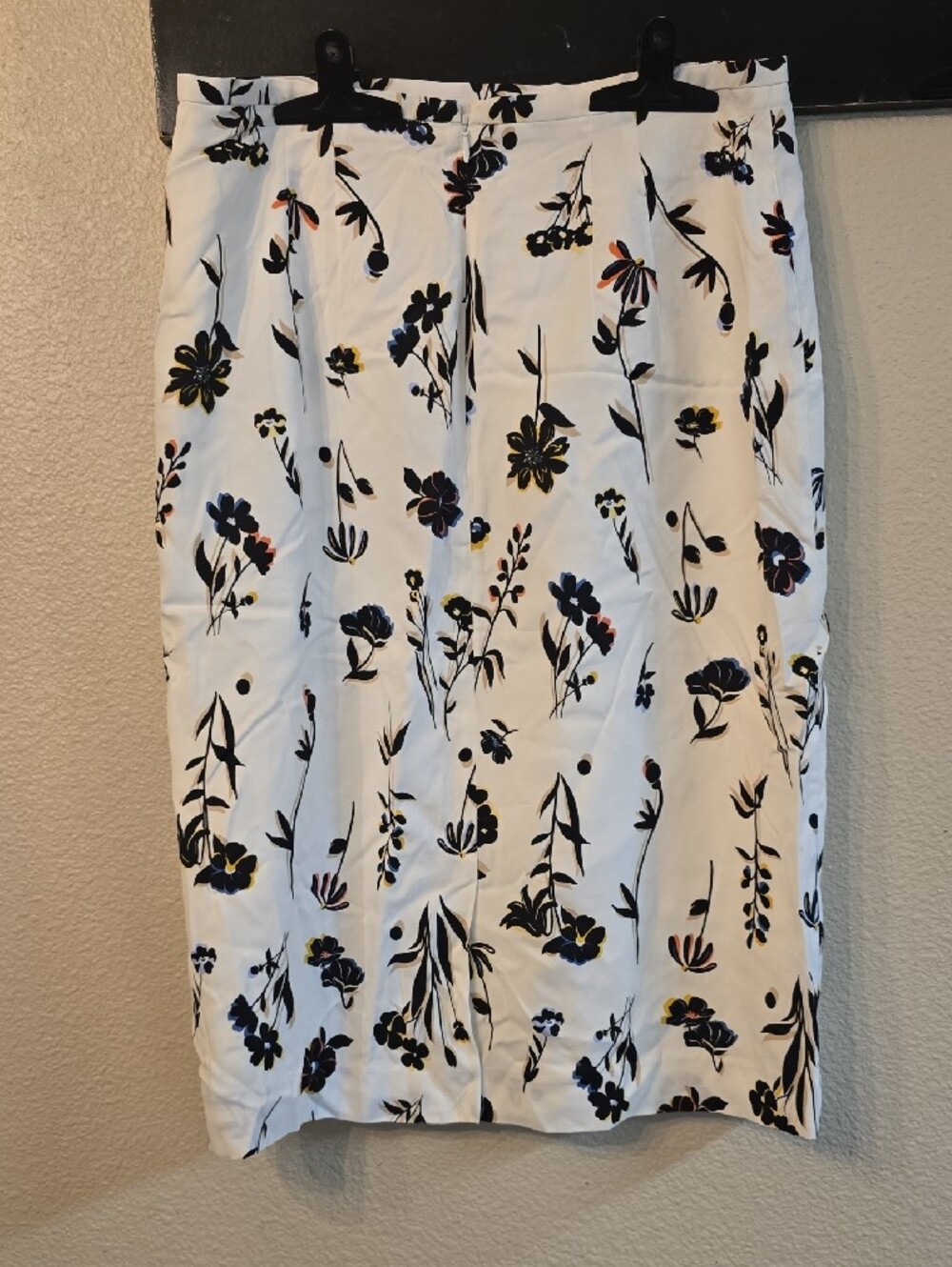 Ann Taylor White Floral Pencil Skirt - Women - Picture 3 of 5